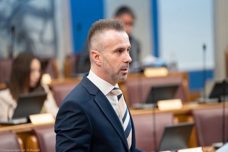 Bogdanović čestitao uvećanu oktobarsku zaradu: Niko normalan ne bi se vratio na staro