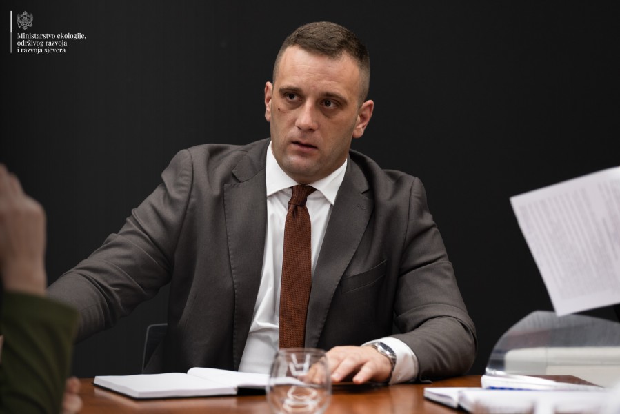 Vukadinović tvrdi da mu je u kabinetu prijetio Darko Stijepović, reagovala i policija