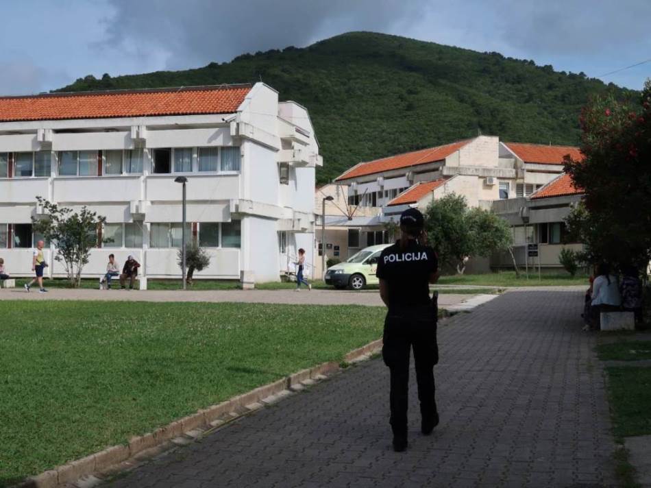 Policijski kordoni biće oko zgrade Opštine Budva: Jovanović ponovo skratio radno vrijeme