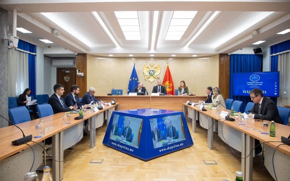 Pod lupom i atentati na Draškovića i Đukanovića