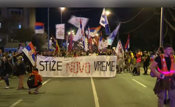 Beograd &#8221;očekuje slobodu&#8221;: Hiljade građana u suzama dočekuju studente i srednjoškolce na Terazijama (VIDEO)