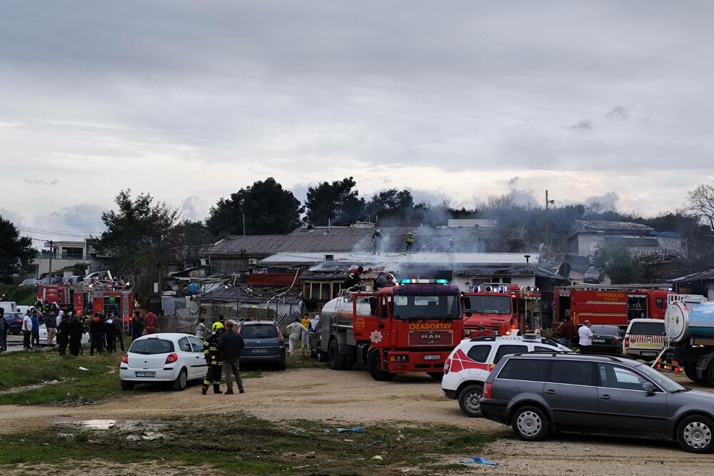 Lokalizovan požar u blizini Autobuske stanice u Tivtu