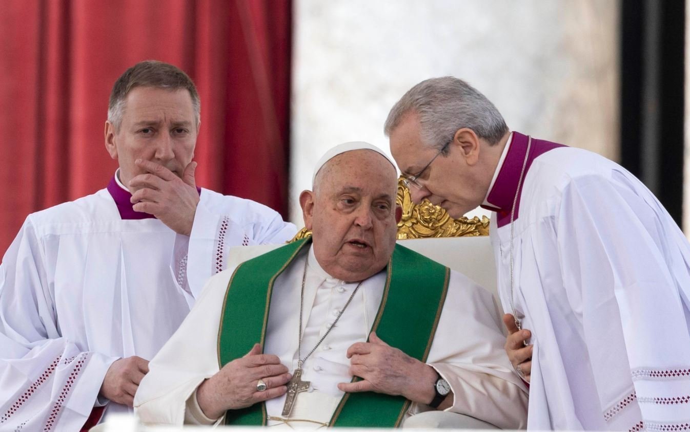 Papa Franjo izašao iz bolnice, prvi put pred vjernicima poslije pet nedjelja