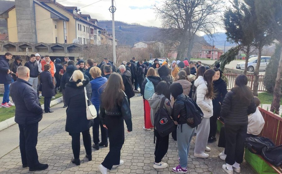 Protest podrške profesoru Vukoviću u Bijelom Polju: Primarni cilj razrješenje direktorice Međedović