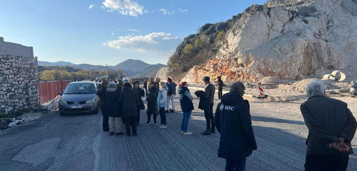Cetinjani ne odustaju: I danas blokiran saobraćaj na Kruševom ždrijelu