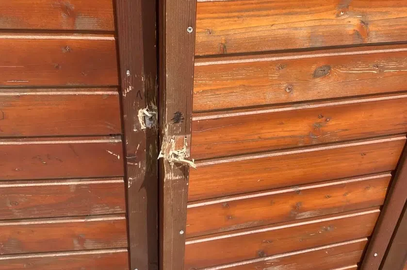 Obijene kućice na vaskršnjem bazaru u Nikšiću