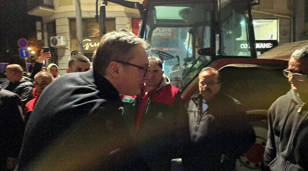 Vučić dočekao traktoriste kod Skupštine