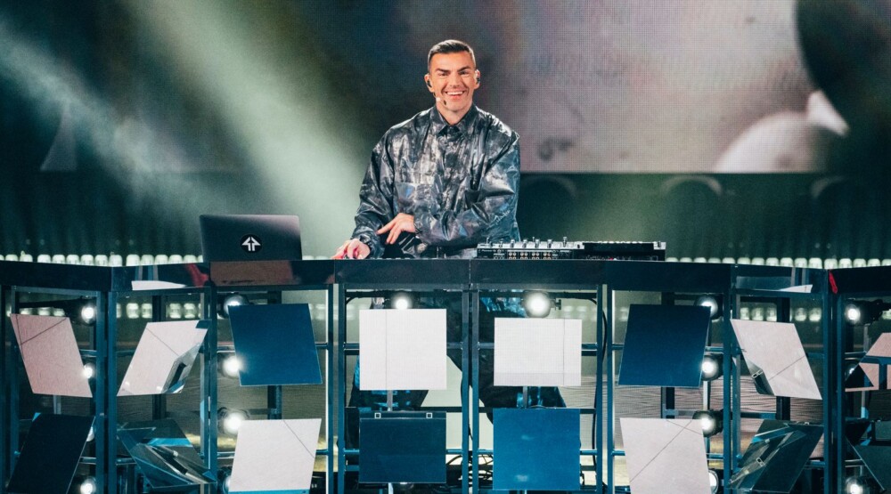 Najlošiji finalista Eurosonga nije klonuo duhom, objavio novu pjesmu s čuvenim bendom