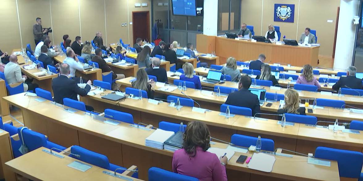 U toku sjednica Skupštine Glavnog grada; Mujović: Podgorica dobija Spomenik Suli Radovom