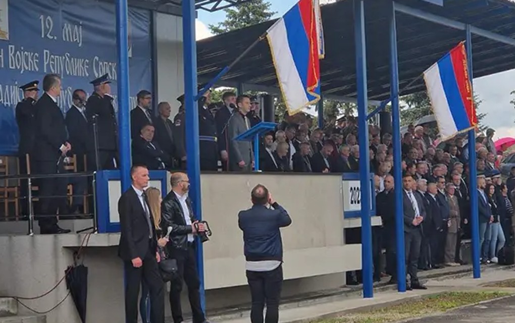 (VIDEO) Dodik sjedi tokom intoniranja himne BiH