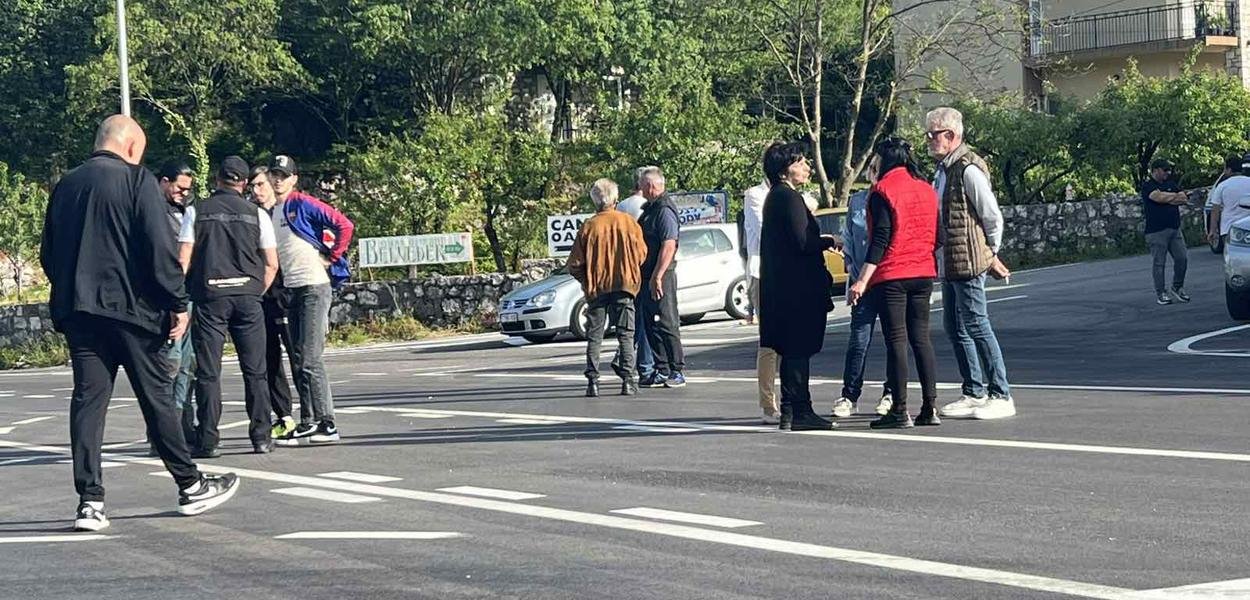 Cetinjani i večeras blokirali saobraćaj na Kruševom ždrijelu
