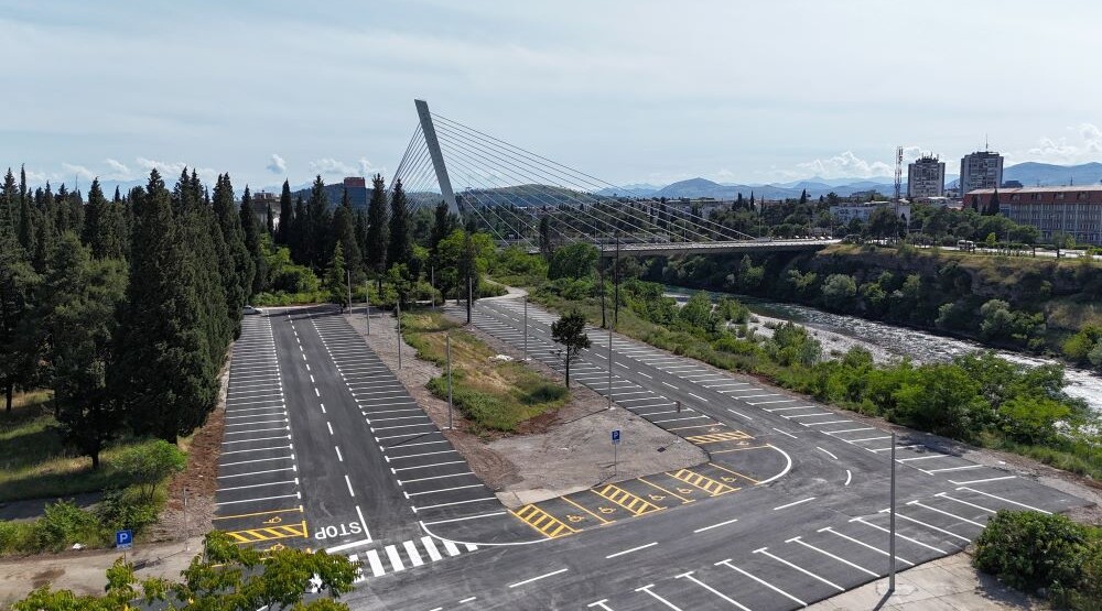Novi privremeni parking dostupan kod bivše Kasarne Morača