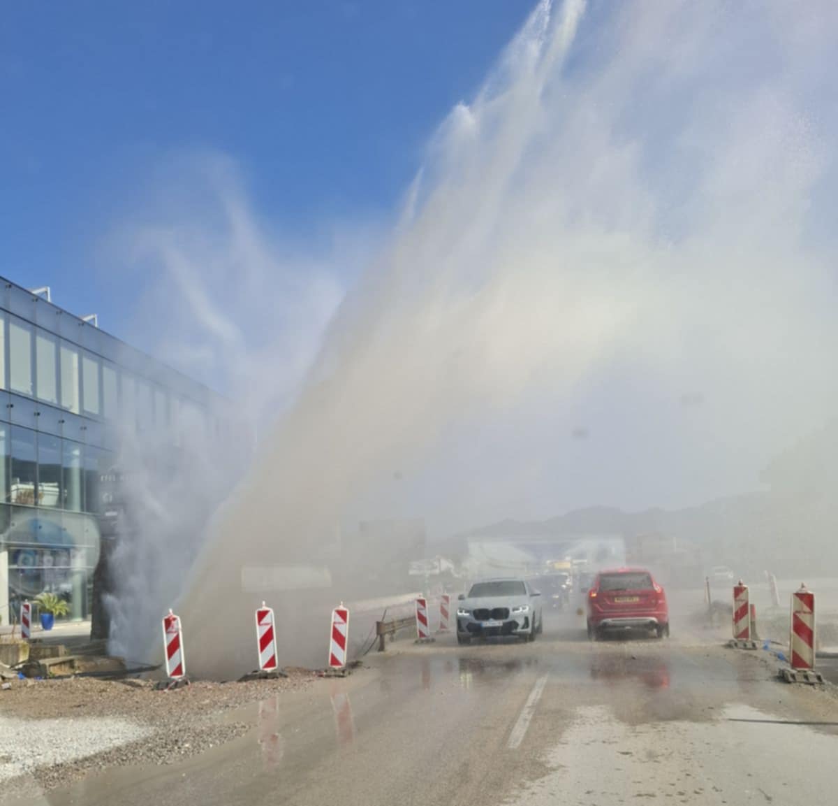 Opet pukla cijev na putu Budva-Tivat