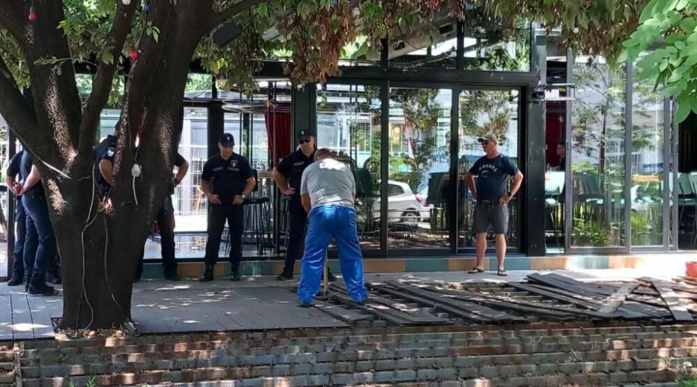 Inspekcija uklonila baštu ugostiteljskog objekta u Podgorici; Kovačević: Svaki lokal koji ne bude imao dozvolu doživjeće istu sudbinu