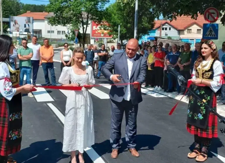 Od Spajićevih 500 miliona, u Pljevlja stigli Vranešev kružni tok i srpska nošnja