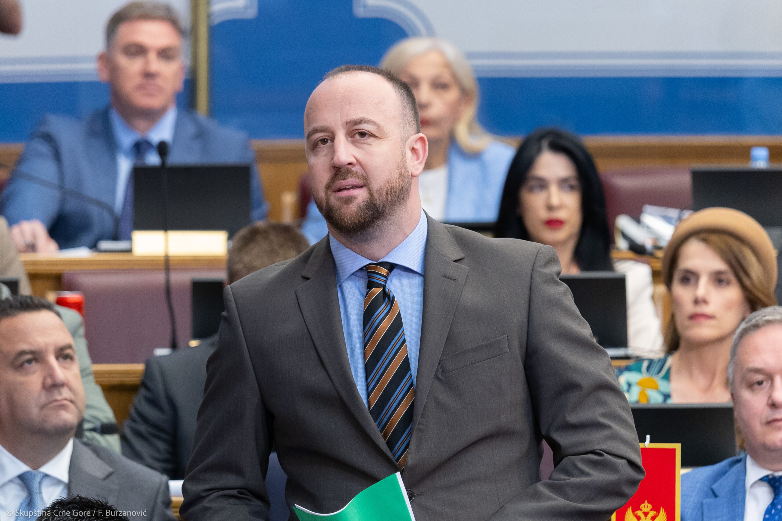 Nikolić: Mlade oblikuju oni koji im govore da su četnici antifašisti i da je referendum pokraden