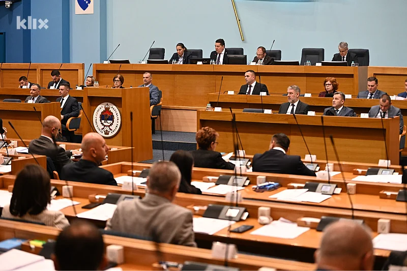 Dodikov SNSD dan pred sjednicu povukao zakon o zaštiti ustavnog uređenja RS-a