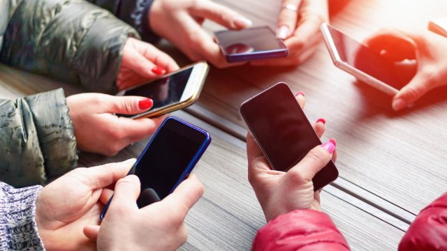 Italijanskim srednjoškolcima zabranjeno korištenje mobilnih na nastavi
