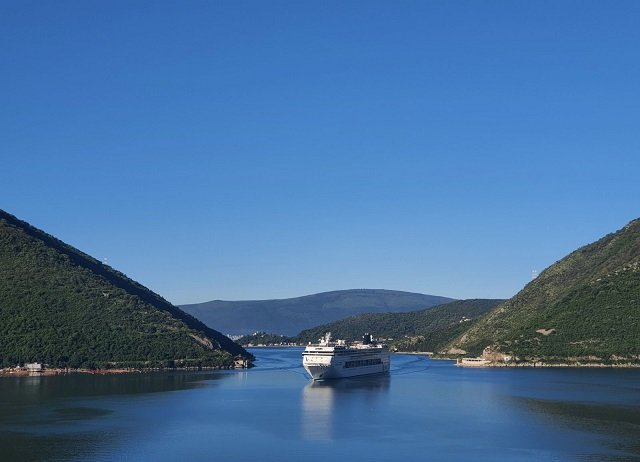 MSC Lirica u Luci Kotor