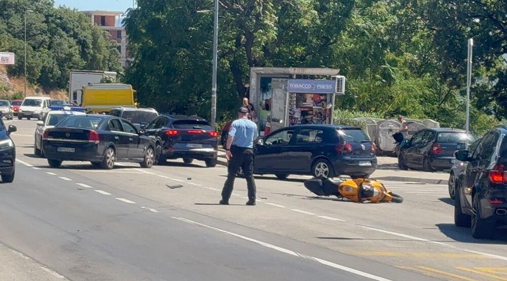 Saobraćajna nezgoda u Sutomoru, povrijeđen motociklista