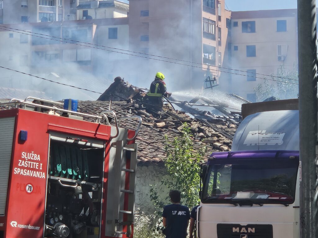 Požar kod zgrade “Ei Niš” u Podgorici: Povrijeđena jedna osoba