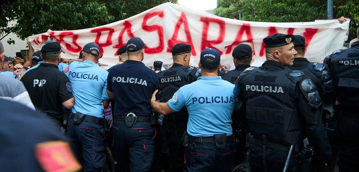 POSTOJI LI NEKI NEDODER U CRNOJ GORI: Detalj sa protesta povodom Trinestojulsku nagradu (Foto: Portal ETV)
