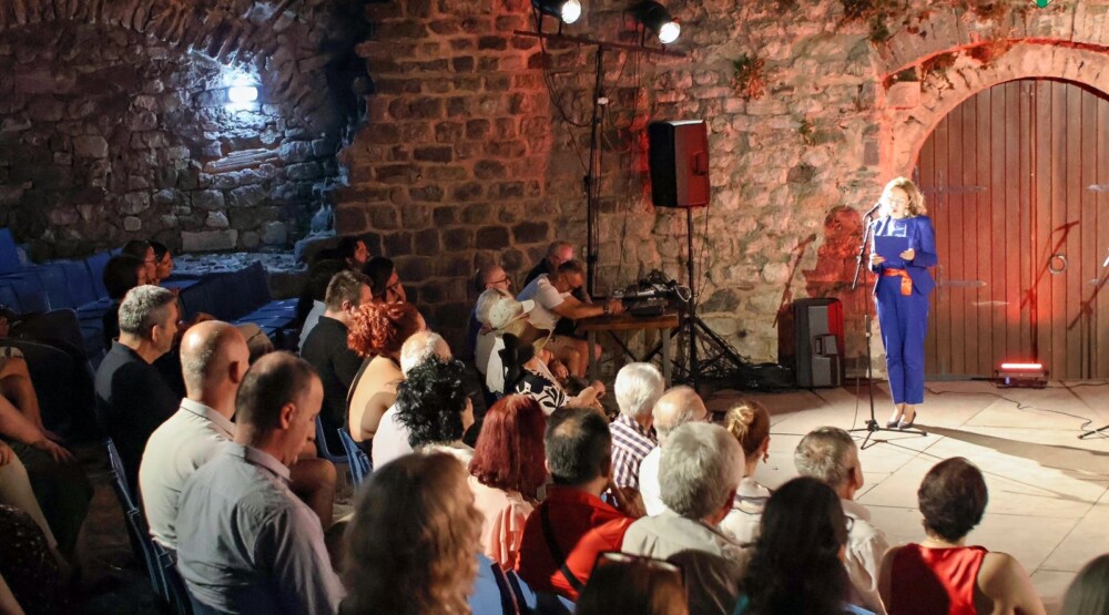 Opština Bar: „U ime Crvenih košulja“ kao znak odavanja počasti nevino strijeljanim Barankama i Baranima