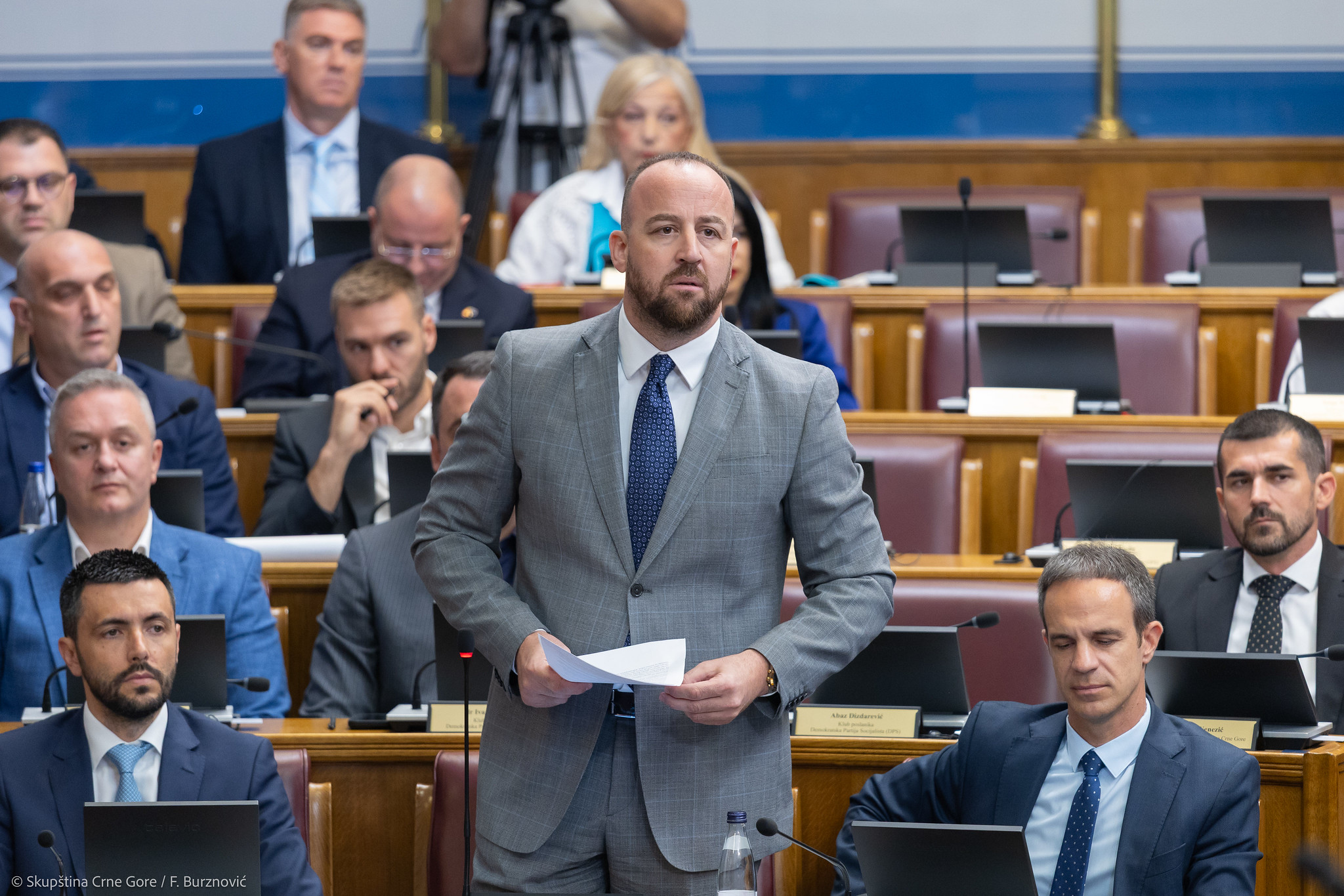 Nikolić: Nije inicijativa za uvođenje trobojke, nego brakorazvodna parnica koalicije ZBCG