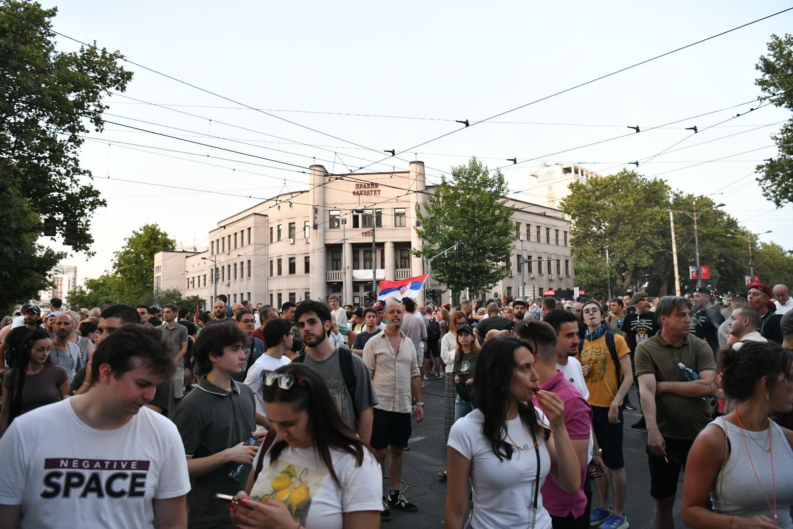 Blokade u Novom Sadu i Nišu, Vranju, u Raškoj: Maturanta sinoć pretukao policajac