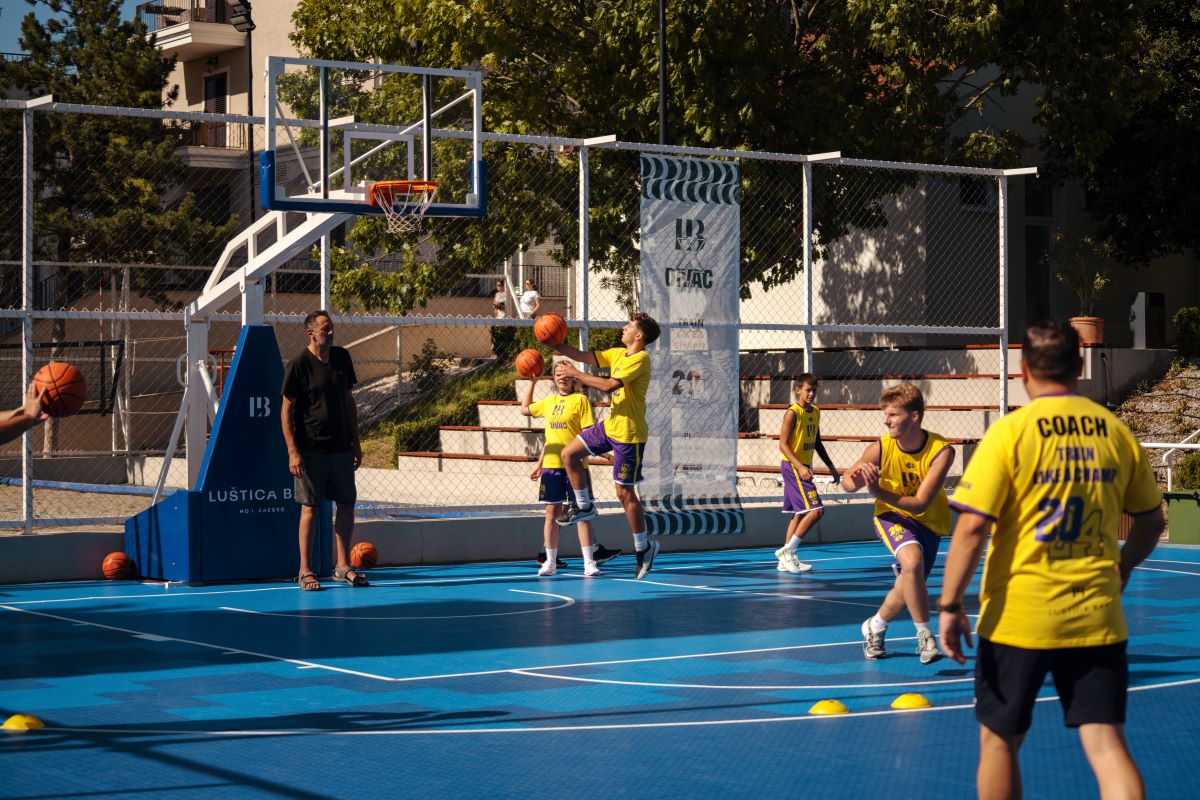 TRENIRAJ KAO ŠAMPION U LUŠTICA BAY-U