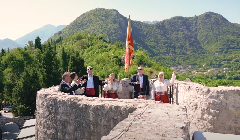 Tamo je moja Crna Gora! Ovako pjesmom čestitaju Branka, Gjylie, Žuti, Tanja…