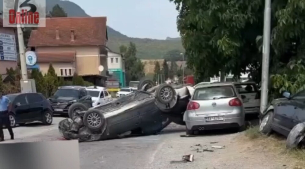 Berane: Automobil se prevrnuo na krov kod Poliklinike Stojanović , nema povrijeđenih