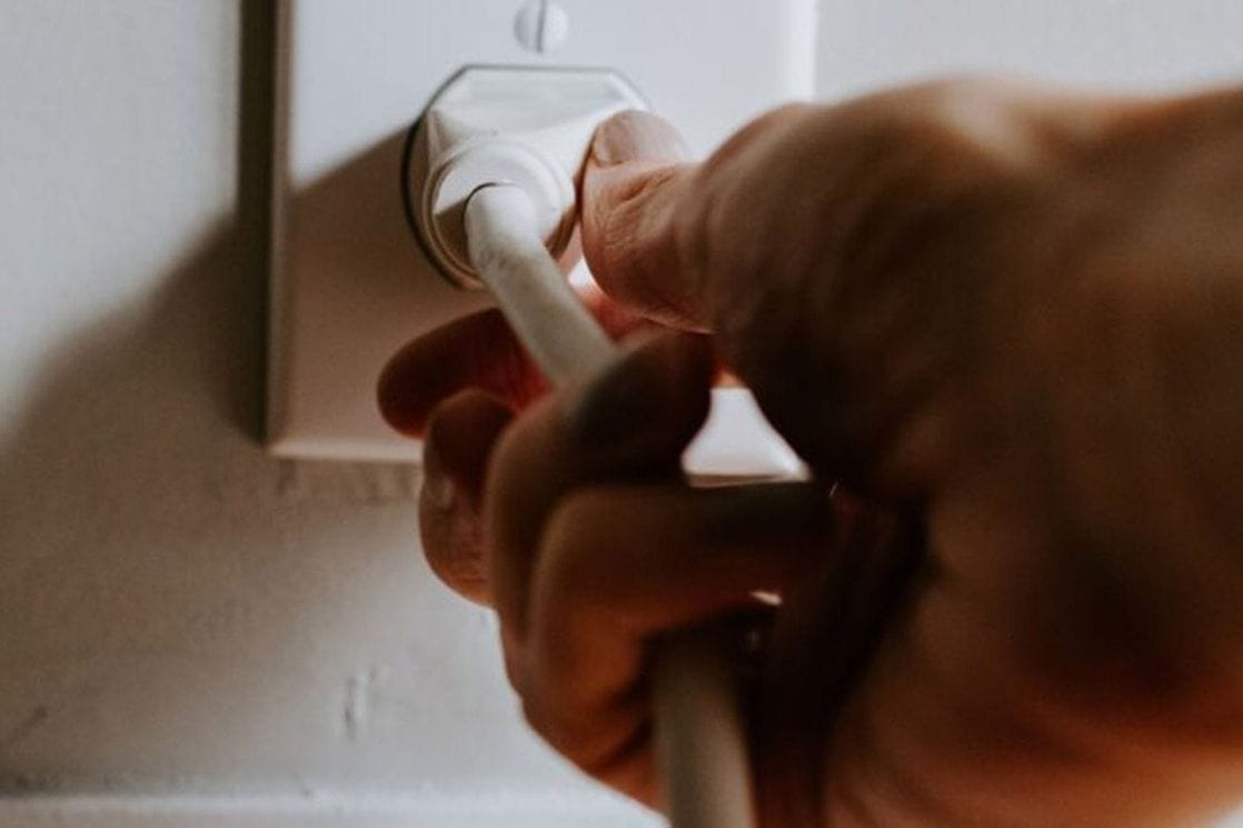 Razlog će vas iznenaditi: Tri električna uređaja nikada ne treba isključivati iz struje