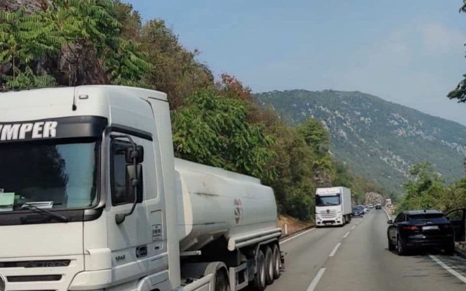 UP: Uspješno i bez incidenata realizovan tranzit navijača Torcida kroz teritoriju Crne Gore