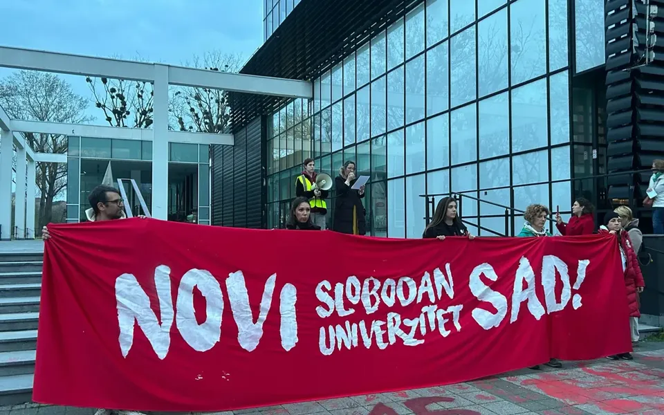 Slobodan univerzitet Novi Sad oformio Krizni centar za pomoć uhapšenim studentima i profesorima