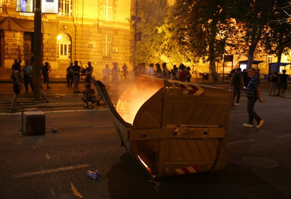 Uhapšeno 16 učesnika sinoćnih protesta u Beogradu