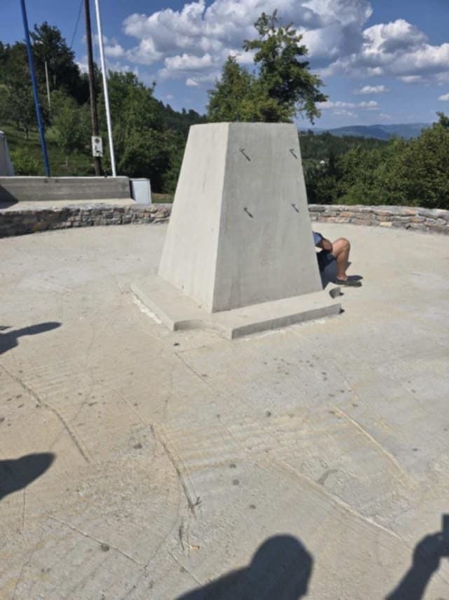 Srušen postament spomenika Pavlu Đurišiću u Gornjem Zaostru