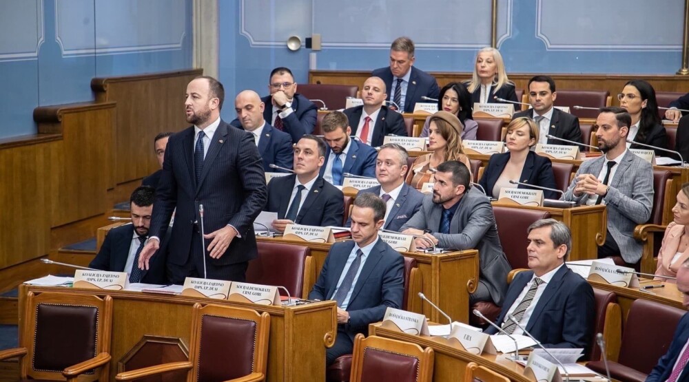 Klub poslanika DPS: Vlast nije glasala da u dnevni red uđe predlog da se medicinskim sestrama i tehničarima povećaju plate