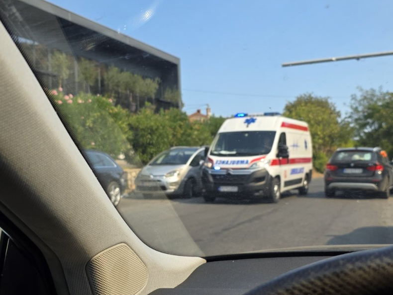 Požar u Piperima: Lakše povrijeđen vatrogasac