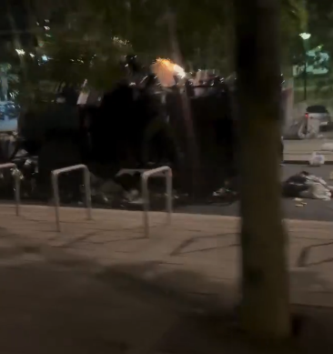 (VIDEO) RSE: Žandarmerija potiskuje građane u centru Beograda – ispalili suzavac i nekoliko topovskih udara