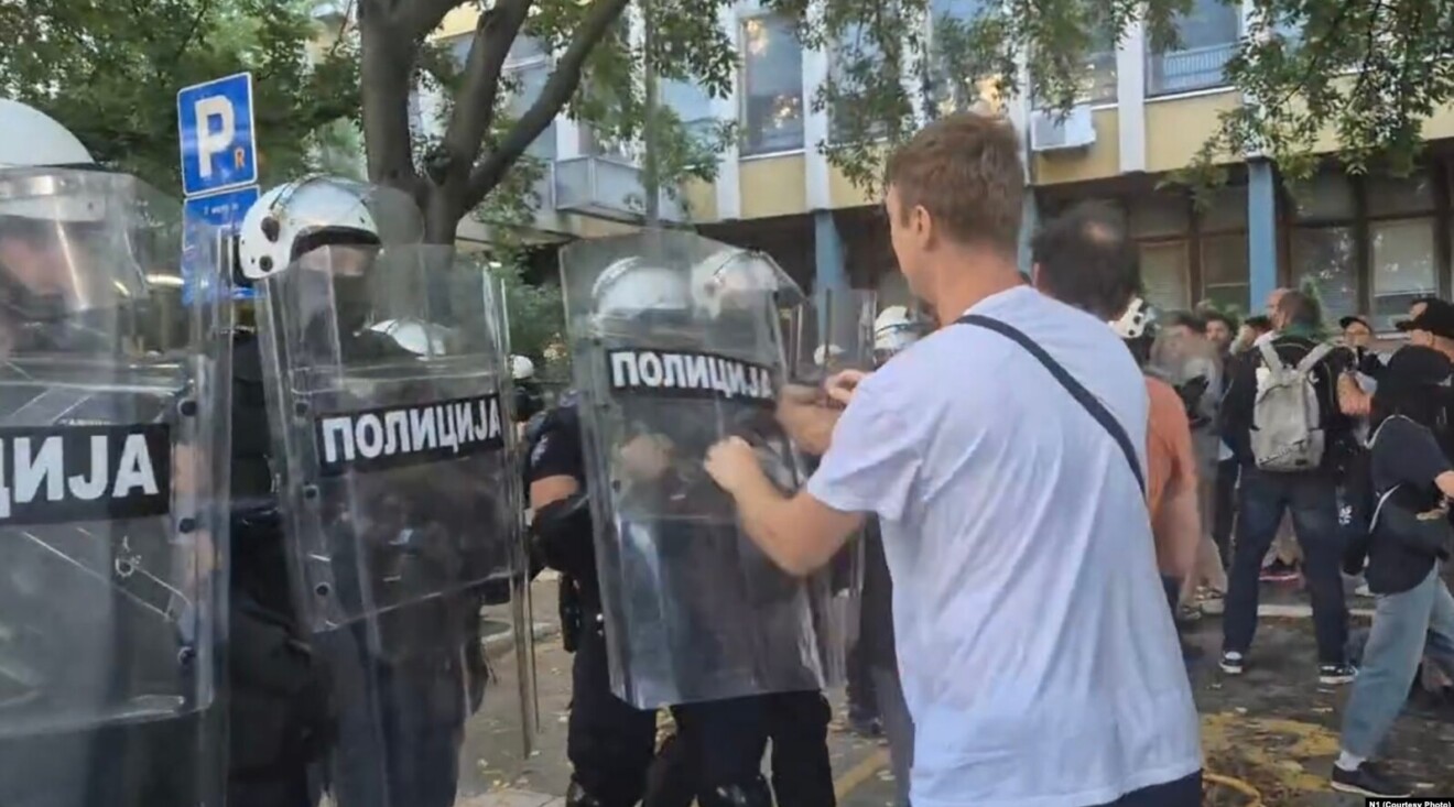 Nastavljena blokada u Novom Sadu, policija odgurala demonstrante