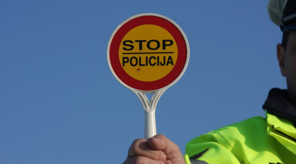 Motociklista kažnjen sa 900 eura, nije se zaustavio na znak stop