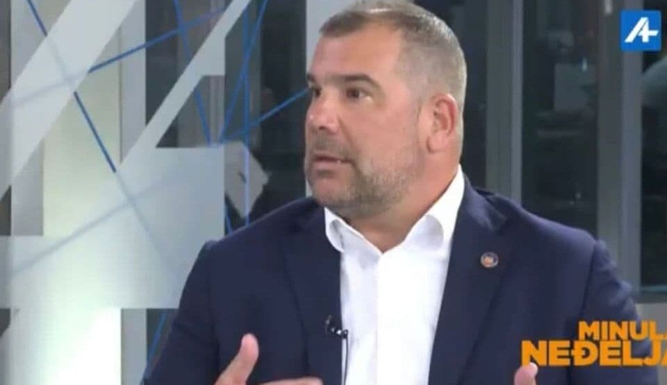 Krapović ponovo nosio spornu značku sa „Jadranom“
