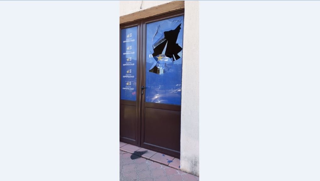 PES: Vandalski napad na prostorije Pokreta Evropa sad u Pljevljima
