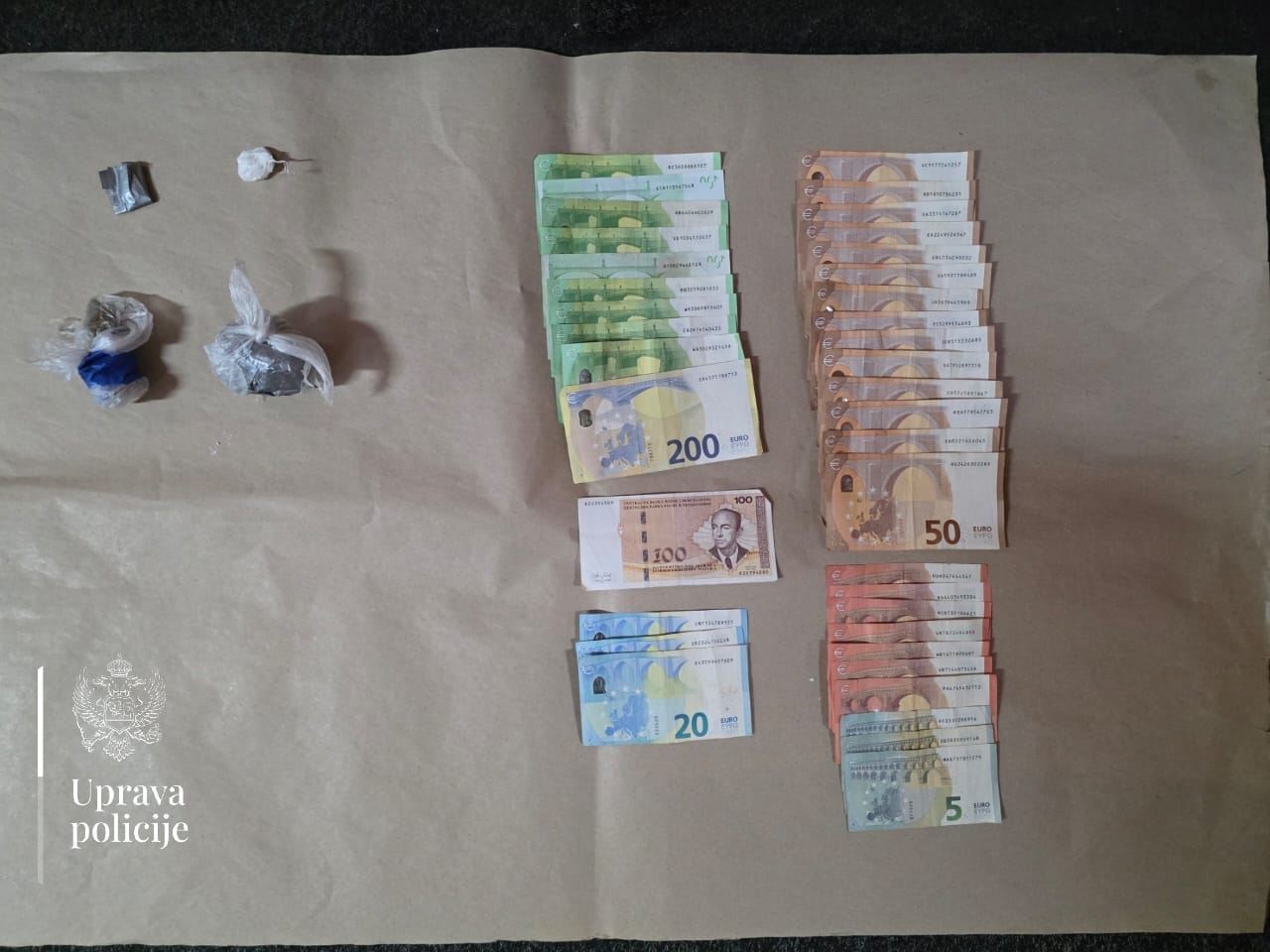 U Budvi uhapšeni državljani Srbije i Turske: Pronađeni kokain, marihuana i oko 2.000 eura