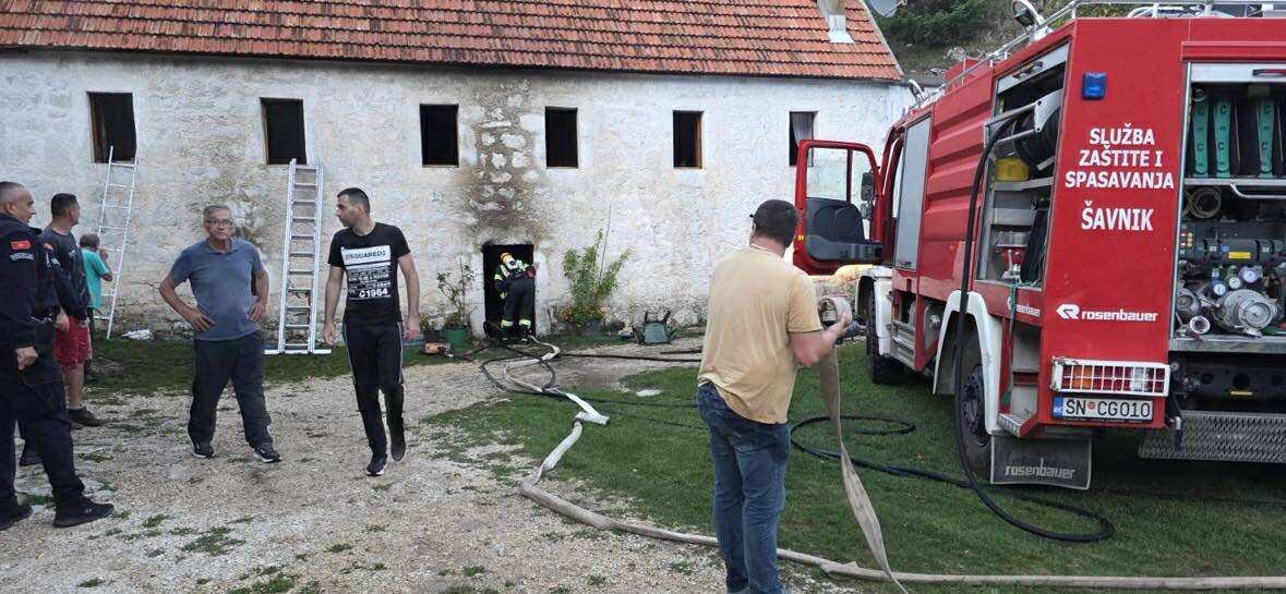 Požar u Petnjici kod Šavnika, vatrogascima u pomoć priskočio predsjednik Opštine
