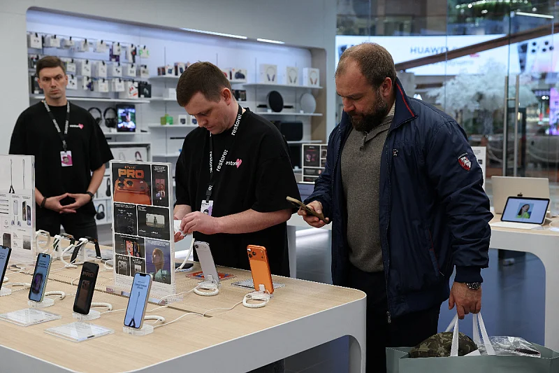 Novi model iPhone-a u Rusiji izazvao pomamu: Ogromna baza fanova opstala uprkos sankcijama