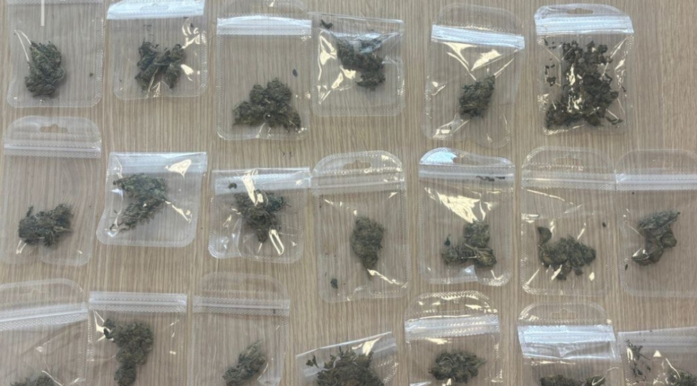 Podgorica: Maloljetnik osumnjičen da je ukrao motocikl, kod njega pronađeno 19 pakovanja marihuane
