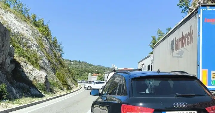 Udes na putu Nikšić-Danilovgrad, saobraćaj u prekidu