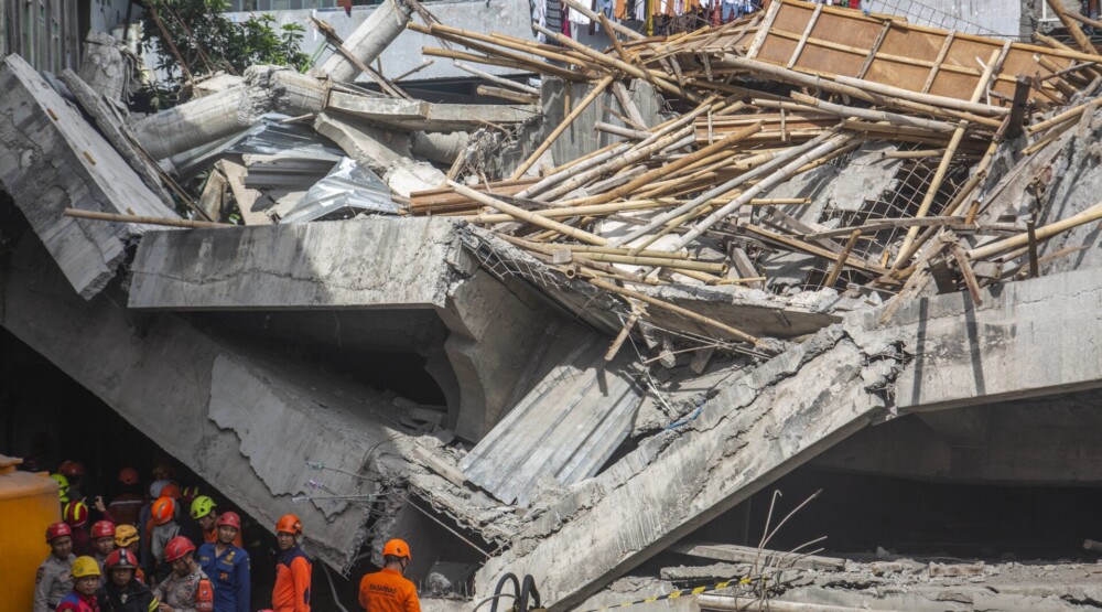 Indonezija: Nema znakova života ispod srušene škole, 59 osoba se vode kao nestale